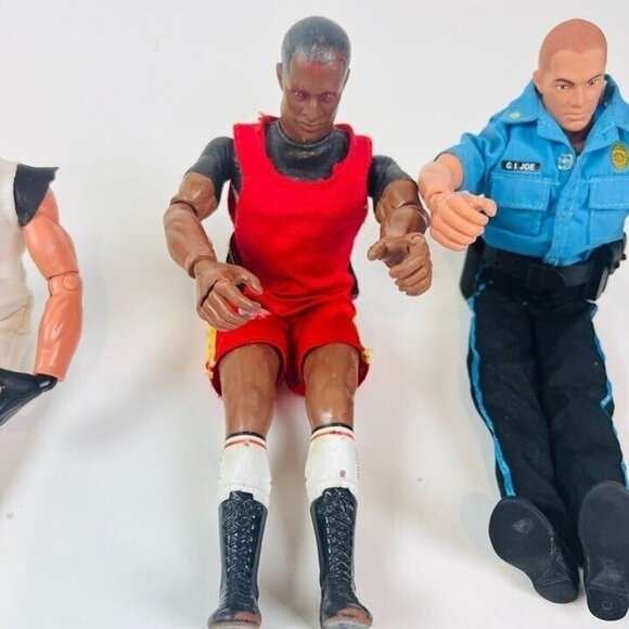 G.I. Joe Action Figures Lot of 4 With Weapons & Storage Case - Picture 8 of 12